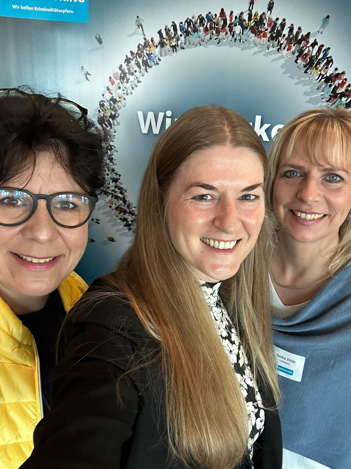 Landesvorsitzende Kerstin Godenrath und Landesbüro-Team