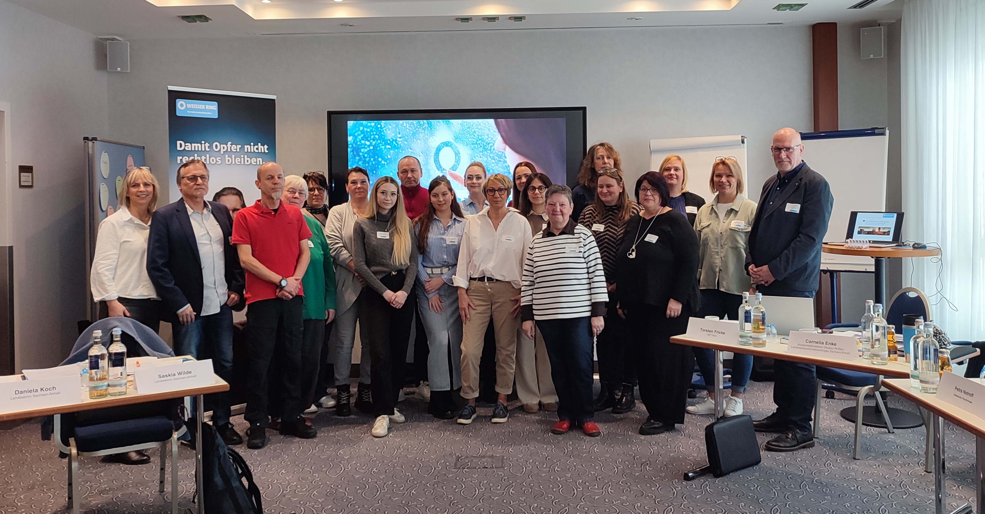 Gruppenbild Teilnehmer zum Grundseminar in Halle (Saale)