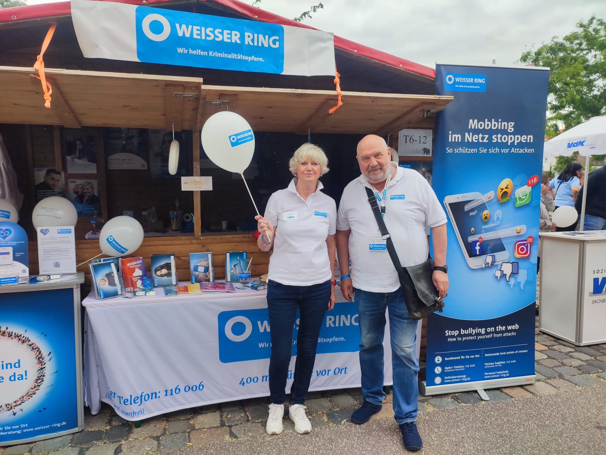 Andrea Simon und Rolf Göricke (ehrenamtliche Mitarbeiter in der AS Halle)