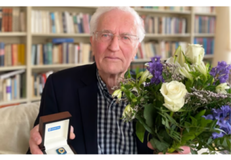Hans-Jürgen Sack wurde der Bürgerpreis Der Esel, der auf Rosen geht verliehen